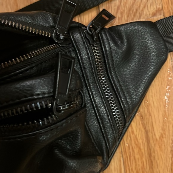 Black Leather Fanny Bag Shoulder Satchel - Picture 6 of 12